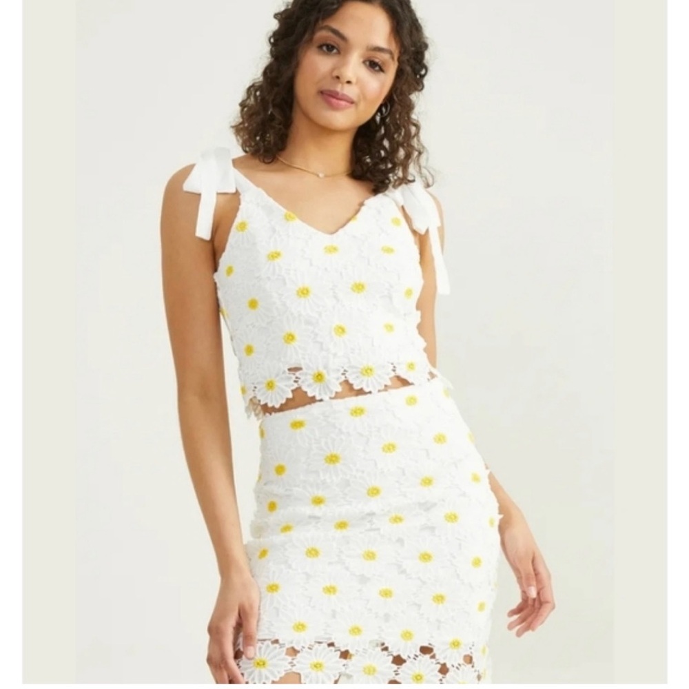 Altar'd State Daisy Lace Set Top M/Skirt S White Yellow Floral 2-Piece